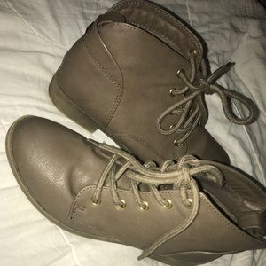 Low cut Taupe Booties